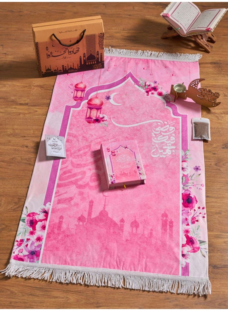 بوكس تهادوا تحابوا(سجادة صلاة قطيفة عالية الجودة مقاس ١١٠ سم × ٦٥ سم تقريباً مصحف نفس لون السجادة ومبخره خشب بتصميم شيك وكيس بخور وكارت اذكار للصباح والمساء و بعد الصلاه)